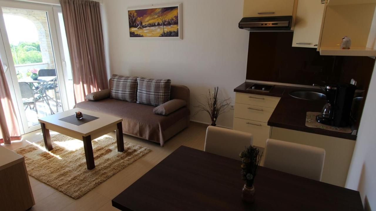 Apartments Jela Sveti Vid-Miholjice Dış mekan fotoğraf